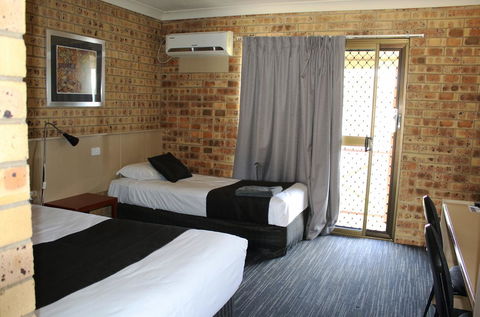 Clermont Country Motor Inn - Tourism Gold Coast 2