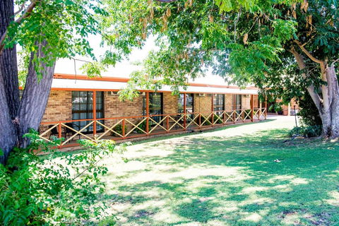 Clermont Country Motor Inn - Tourism Gold Coast 4