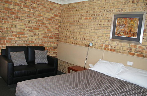 Clermont Country Motor Inn - Tourism Gold Coast 6