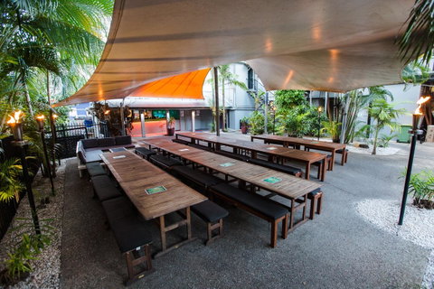 Mad Monkey Central - Tourism Gold Coast 11