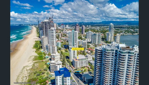 Surfers Chalet - Tourism Gold Coast 12