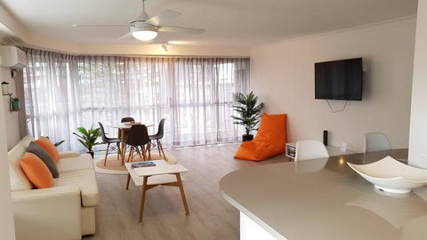 Surfers Chalet - Tourism Gold Coast 11