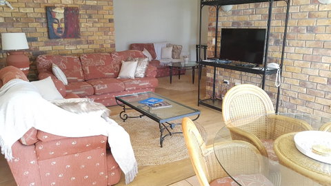 Surfers Chalet - Tourism Gold Coast 24