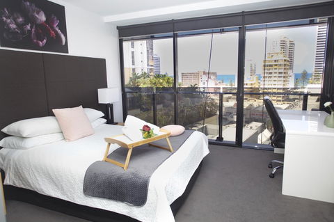 Circle Luxury Holidays - Tourism Gold Coast 9