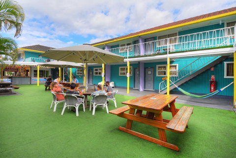 Backpackers In Paradise 18-35 Hostel - Tourism Gold Coast 2