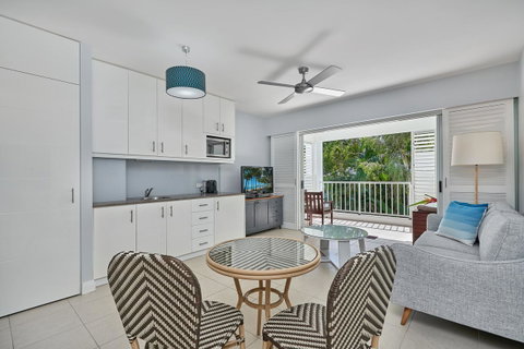 Palm Cove Paradise - Couples Spa Beach Getaway - Tourism Gold Coast 0