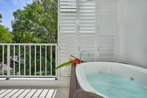 Palm Cove Paradise - Couples Spa Beach Getaway - Tourism Gold Coast 3