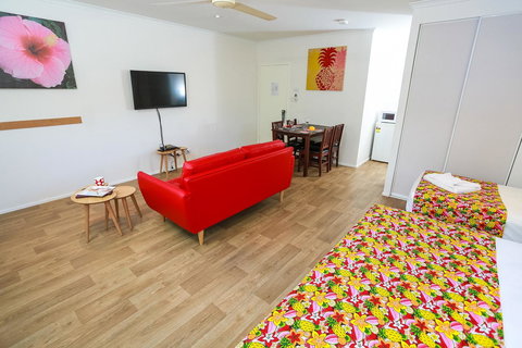 Port Douglas Motel - Tourism Gold Coast 7