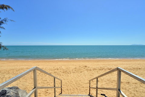 Bellevue At Trinity Beach - Tourism Gold Coast 10