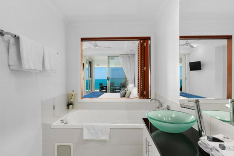 Bellevue At Trinity Beach - Tourism Gold Coast 3