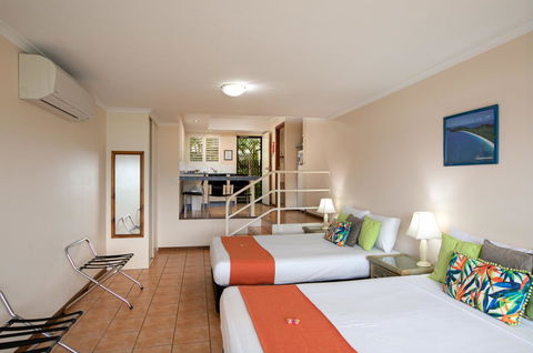 Sunlit Waters Studio Apartments - Tourism Gold Coast 29