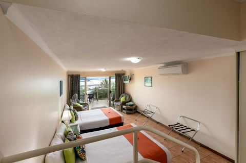 Sunlit Waters Studio Apartments - Tourism Gold Coast 24