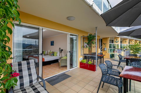 Sunlit Waters Studio Apartments - Tourism Gold Coast 31