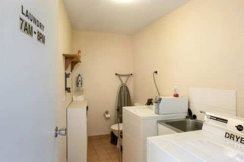 Sunlit Waters Studio Apartments - Tourism Gold Coast 9