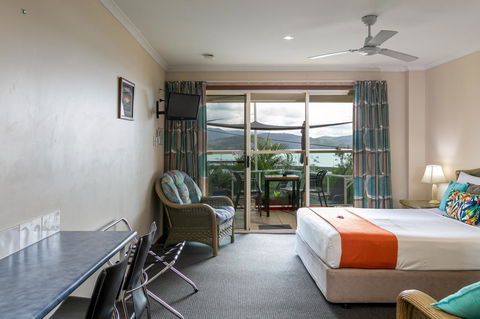 Sunlit Waters Studio Apartments - Tourism Gold Coast 10
