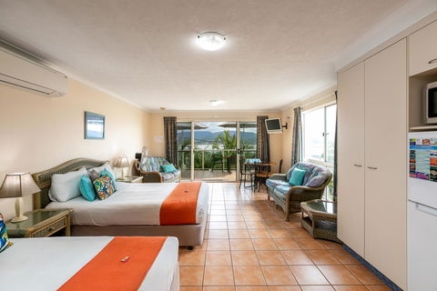 Sunlit Waters Studio Apartments - Tourism Gold Coast 39