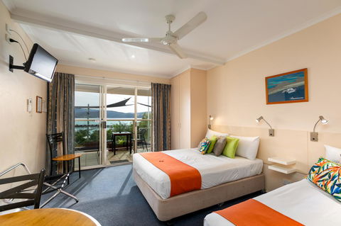 Sunlit Waters Studio Apartments - Tourism Gold Coast 19