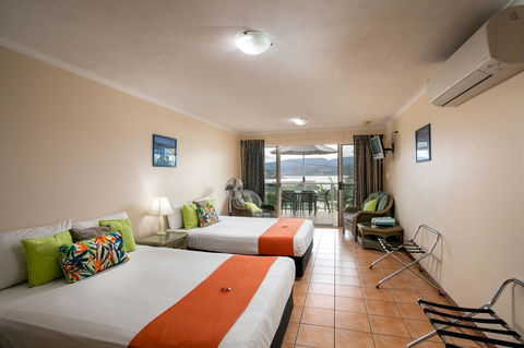 Sunlit Waters Studio Apartments - Tourism Gold Coast 23