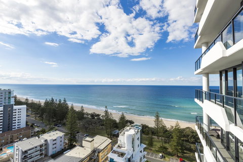 Boardwalk Burleigh Beach - Official - Tourism Gold Coast 27