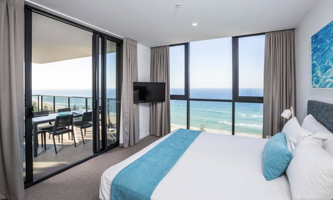 Boardwalk Burleigh Beach - Official - Tourism Gold Coast 4