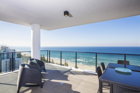 Boardwalk Burleigh Beach - Official - Tourism Gold Coast 2