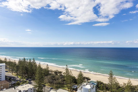 Boardwalk Burleigh Beach - Official - Tourism Gold Coast 14