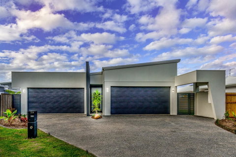 Blue Lagoon Villa A - Tourism Gold Coast 2