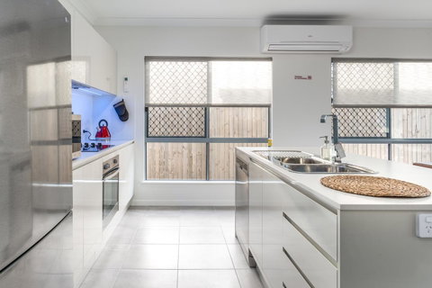 Blue Lagoon Villa A - Tourism Gold Coast 10