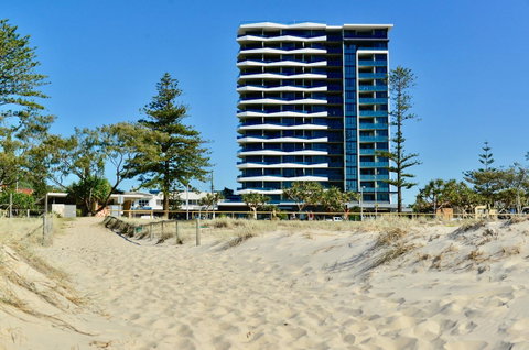 Iconic Kirra Beach Resort - Tourism Gold Coast 7