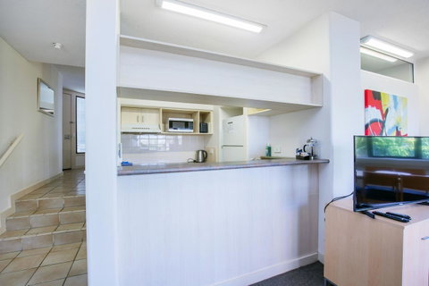 Tiki Hotel Apartments Surfers Paradise - Tourism Gold Coast 9