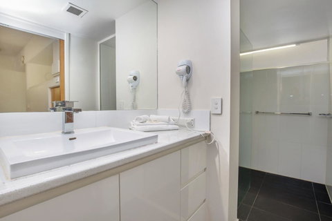 Tiki Hotel Apartments Surfers Paradise - Tourism Gold Coast 5