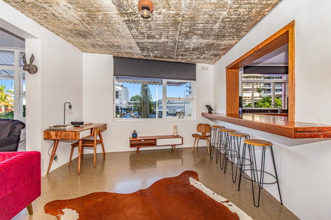 The Pink Hotel Coolangatta - Tourism Gold Coast 5
