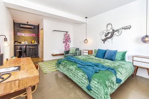 The Pink Hotel Coolangatta - Tourism Gold Coast 27
