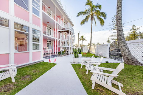 The Pink Hotel Coolangatta - Tourism Gold Coast 0