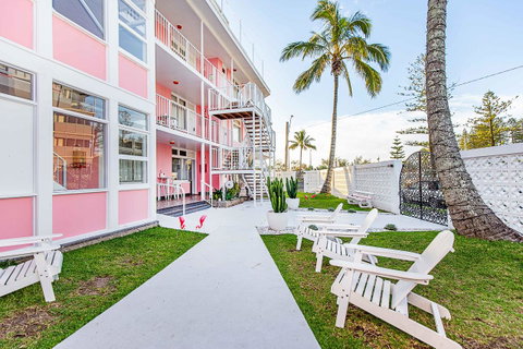 The Pink Hotel Coolangatta - Tourism Gold Coast 2