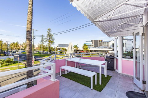 The Pink Hotel Coolangatta - Tourism Gold Coast 6