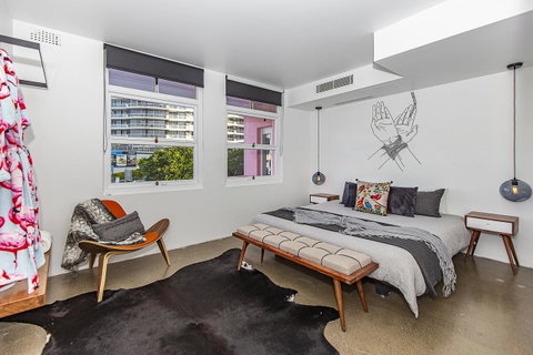 The Pink Hotel Coolangatta - Tourism Gold Coast 11