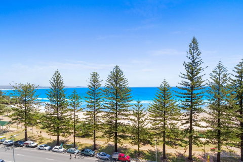 Columbia Beachfront Apartments On Rainbow Bay - Tourism Gold Coast 40