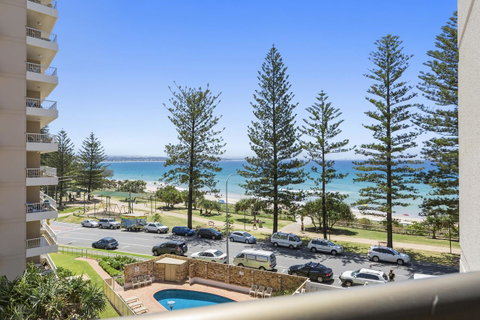 Columbia Beachfront Apartments On Rainbow Bay - Tourism Gold Coast 18