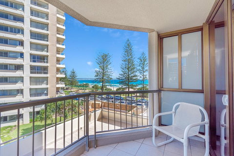 Columbia Beachfront Apartments On Rainbow Bay - Tourism Gold Coast 14