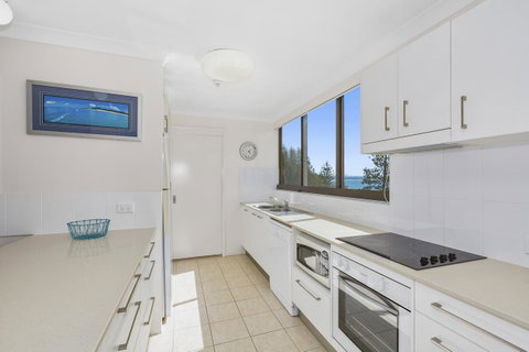 Columbia Beachfront Apartments On Rainbow Bay - Tourism Gold Coast 35