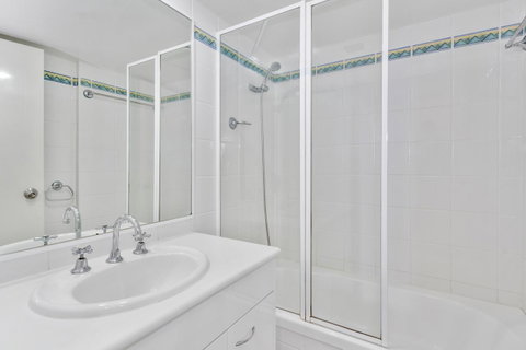 Columbia Beachfront Apartments On Rainbow Bay - Tourism Gold Coast 37