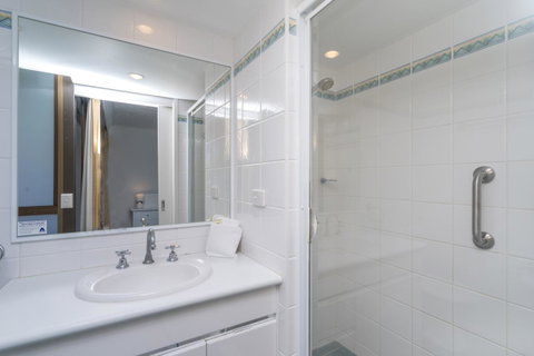 Columbia Beachfront Apartments On Rainbow Bay - Tourism Gold Coast 16