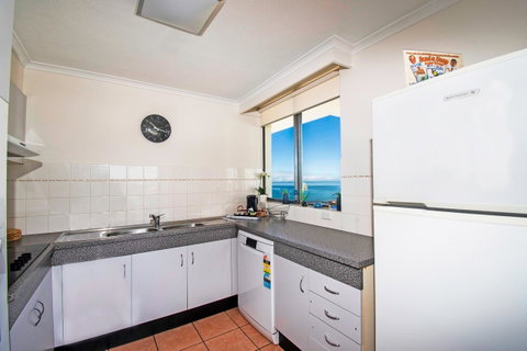 Seacrest Beachfront Apartments Surfers Paradise - Tourism Gold Coast 7