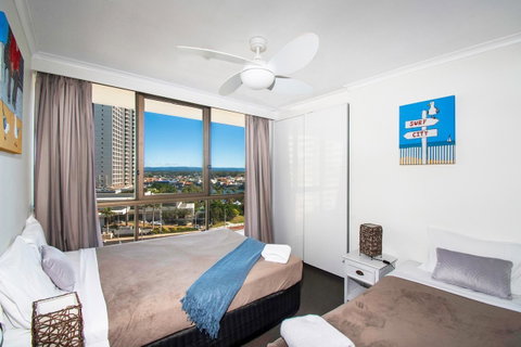 Seacrest Beachfront Apartments Surfers Paradise - Tourism Gold Coast 3