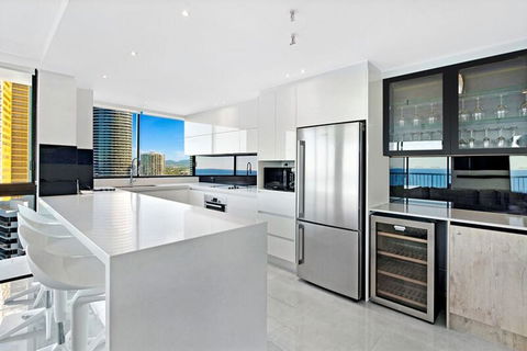 ULTIQA Beach Haven On Broadbeach - Tourism Gold Coast 2