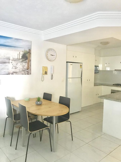Regency On The Beach - Tourism Gold Coast 7