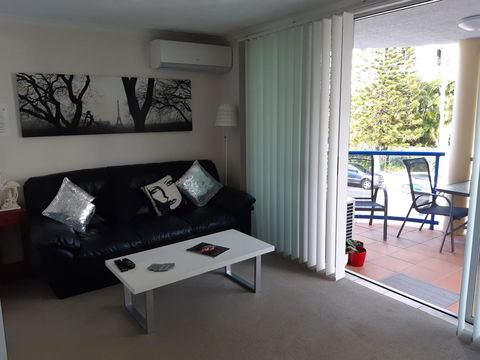 Surfers Beach Resort One - Tourism Gold Coast 2