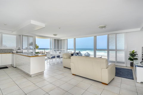 Golden Sands On The Beach - Absolute Beachfront Apartments - Tourism Gold Coast 2