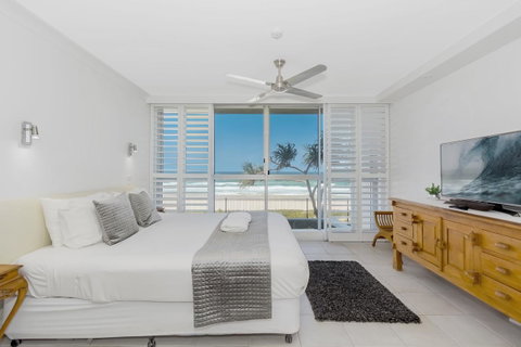 Golden Sands On The Beach - Absolute Beachfront Apartments - Tourism Gold Coast 3